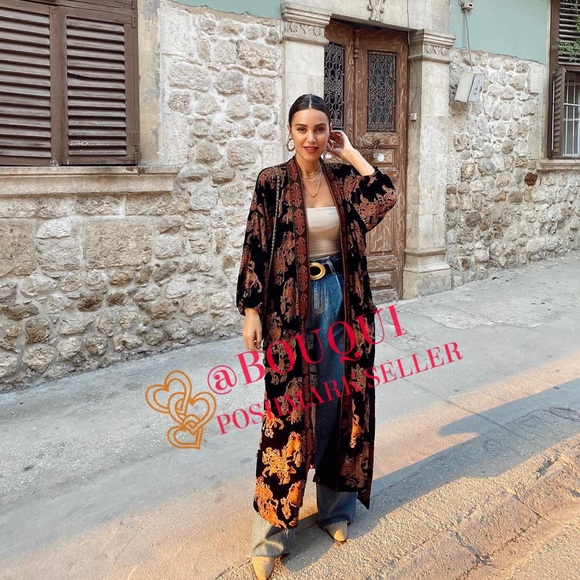 BLOGGERS FAV ZARA FLORAL PRINTED VELVET KIMONO - Picture 8 of 16